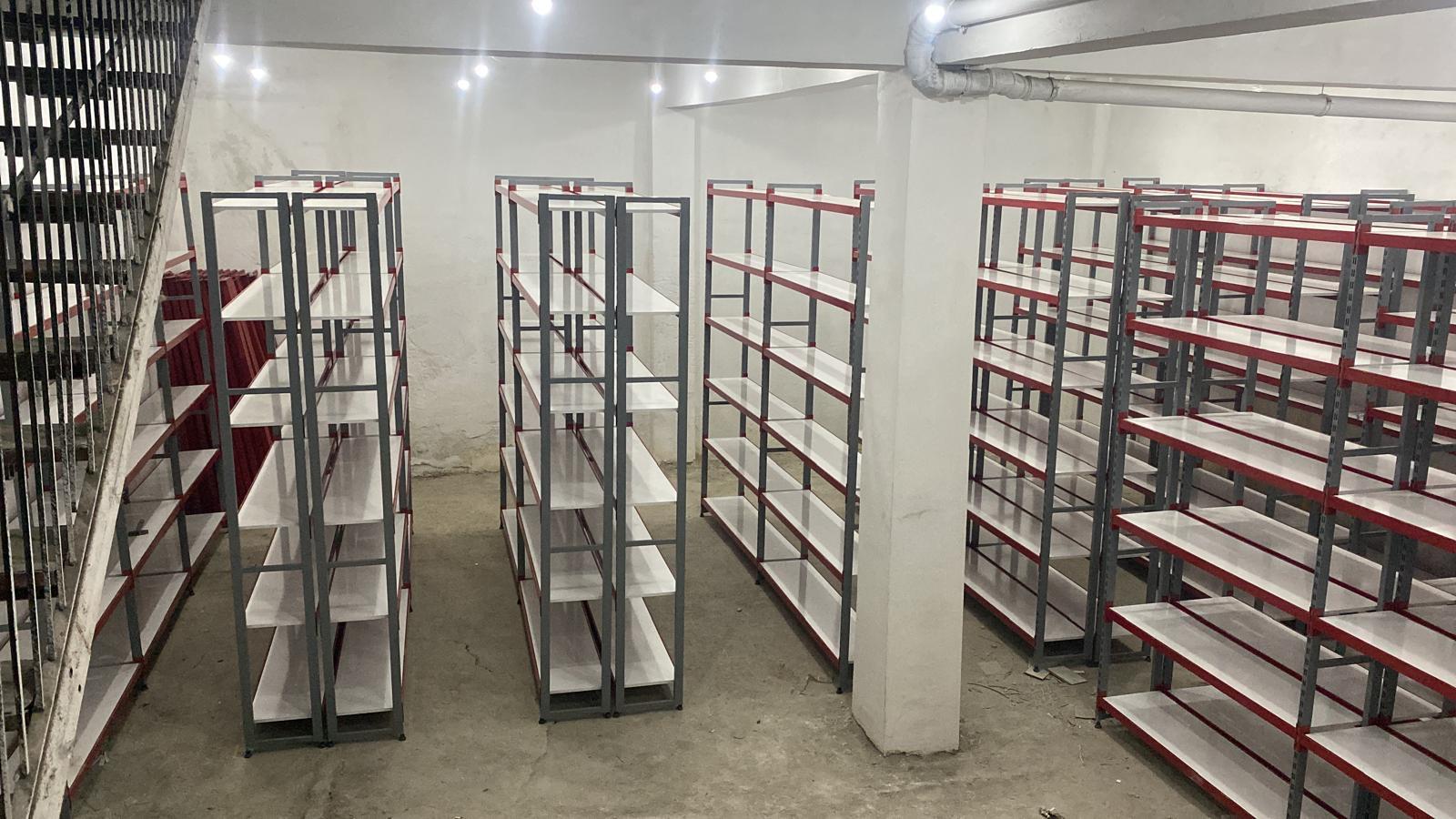 Paslanmaz Raf Sistemleri ile Düzenli ve Verimli Mutfaklar