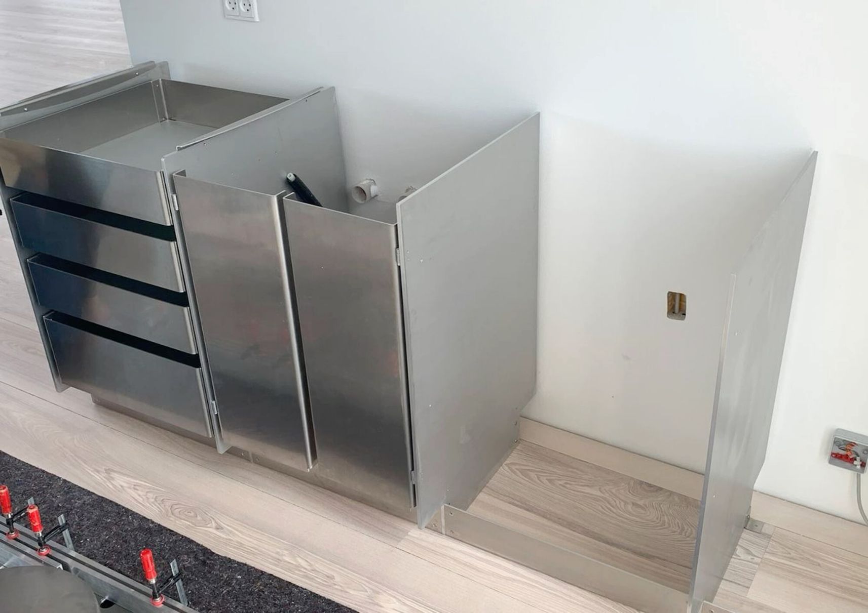 Paslanmaz Dolap Sistemleriyle Maksimum Depolama Alanı