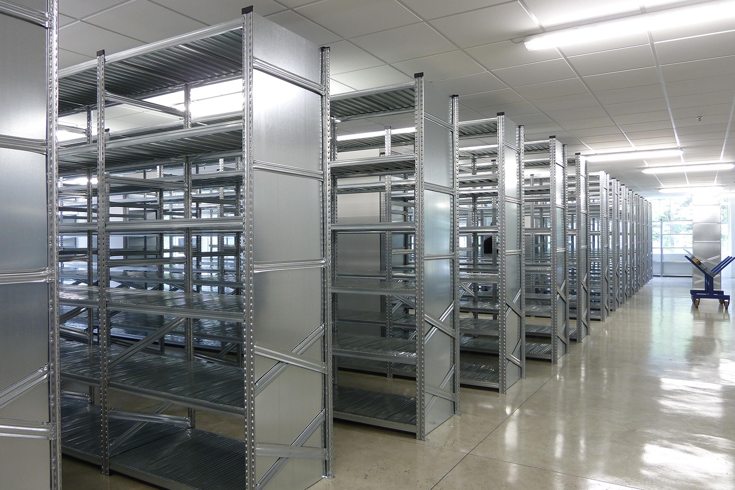 Paslanmaz Raf Sistemleri ile Düzenli ve Verimli Mutfaklar